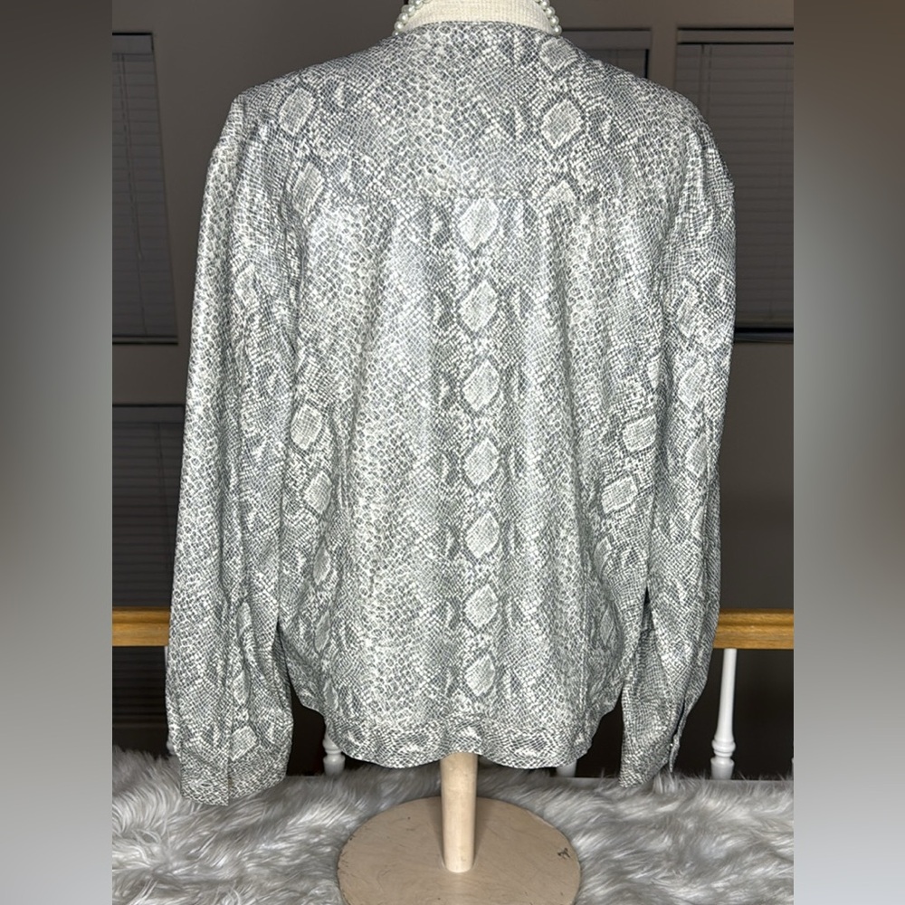 Ashley By 26 International Gray Snake Print Bomber Jean Jacket Large - Picture 4 of 7